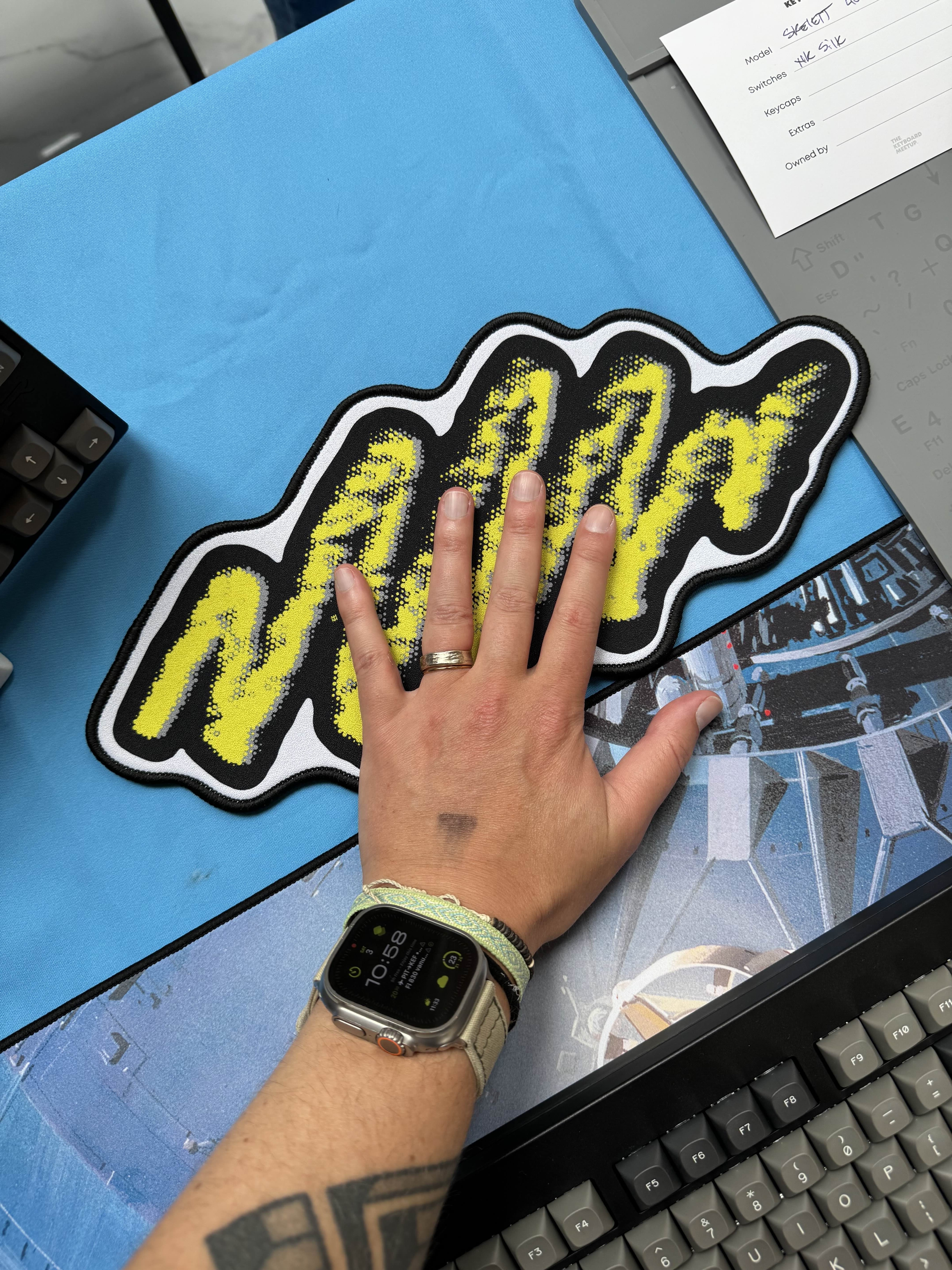 Hi-viz deskmat